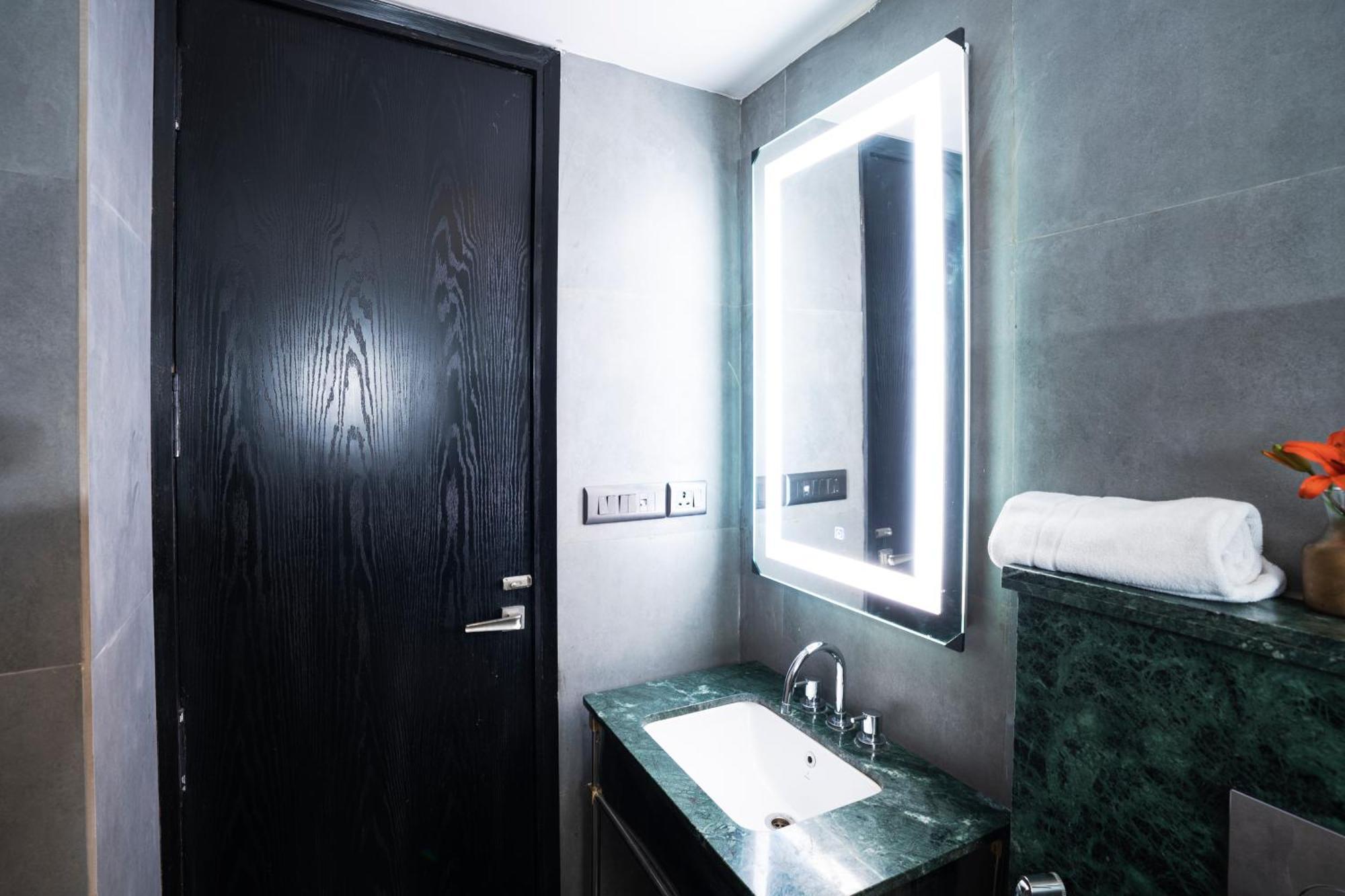 Foxoso Hotel Delhi Airport Yeni Delhi Dış mekan fotoğraf